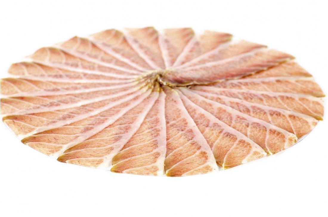 Carpaccio de ventresca de atún rojo salvaje ahumado al natural en baja combustión 5